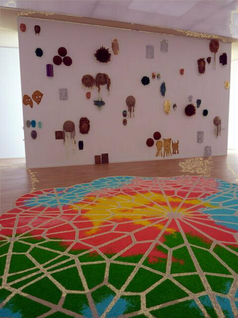 KUNSTHALLE in Gießen: vor der Finissage am 1. April wird dort die Ausstellung (ebenda kostenloser Besuch!) „SEMIGLOT“ ( von Mariella MOSLER) präsentiert; ich war der einzige Besucher der Masken-Show!