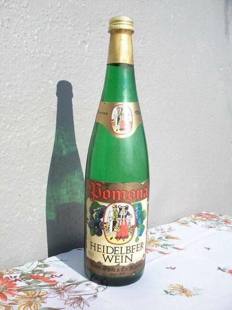 Die "Pomona", auch Herm. Opitz & Co., gegr. 1897, dürfte älteren Rintelnern noch bekannt sein. Wo heute die Kendalstraße ist, befand sich früher eine Obstplantage der hinter der Mindener Straße ansässigen gewesenen Firma