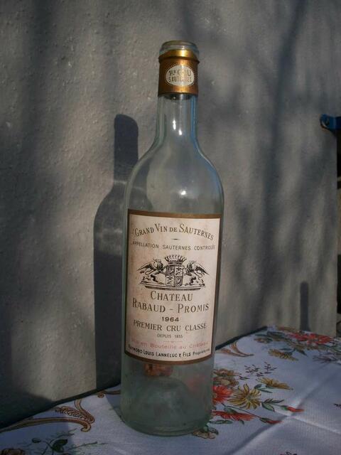 Dieser 1964er war ebenfalls eine Köstlichkeit! Die Naturkorken bewahren zwar das Aroma, sind nach den langen Jahren aber bröselig und halten sicher nicht nochmal solange