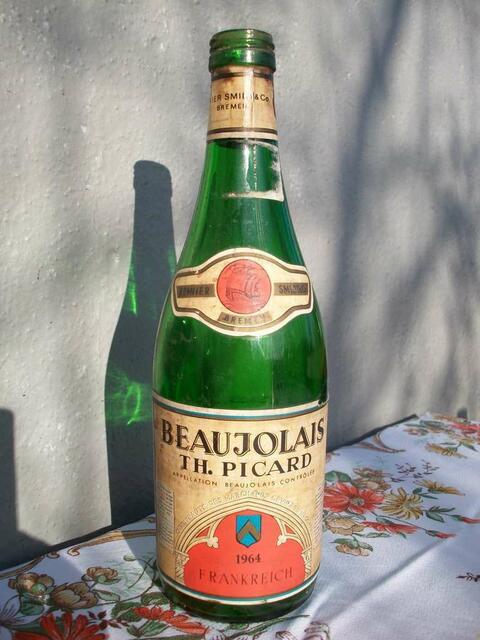Auch dieser Beaujolais von 1964 leider ungenießbar. Die Flasche gleicher Größe wie 1959 wiegt statt 575 g nur noch 425 g.