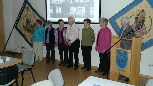 Feierstunde im Bürgersaal ein Teil der damaligen Festdamen