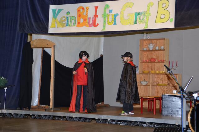 Graf B. ist der Einzige, der nicht Vegetarier werden möchte - ganz anders Sebeistian - der Sohn der Familie