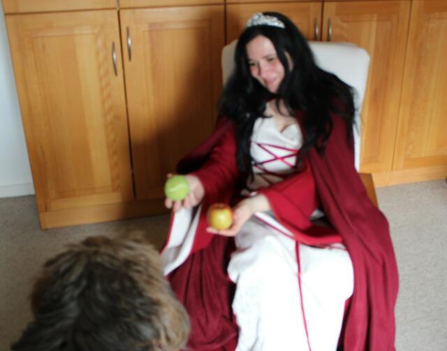 da war ich hin und weg, wie soll man sich da noch entscheiden ob man den ball oder lieber den apfel nimmt?