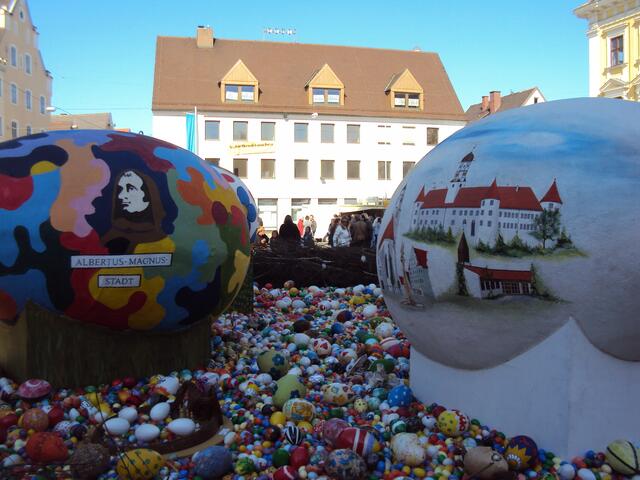 .. Lauingen hat natürlich ihr Ei dem hier beheimateten Albertus Magnus gewidmet