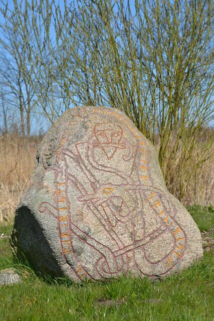 Runenstein im Oldenburger Wallmuseum am Rundweg um den Wallsee (©Katja Woidtke)