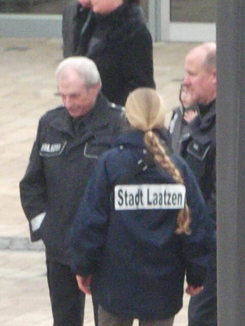 Schutz vor Angriffen der Antifa oder ähnlichem ist immer angebracht wenn es um Wutbürger geht...