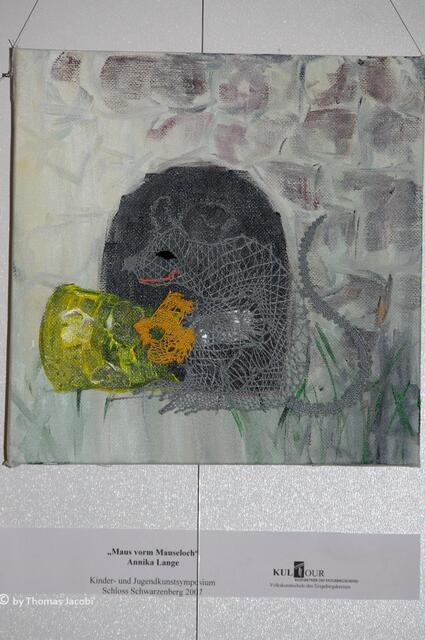 Maus vor Mauseloch