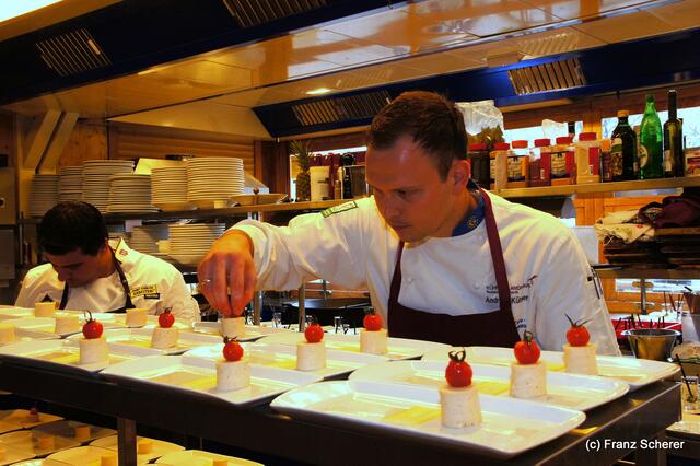 Edel & Weiß - Spitzenköche beim Themenabend in der Sterndl´ Alm auf dem Augsburger Frühjahrsplärrer. Andreas Kühner (Kühners Landhaus Kissing)