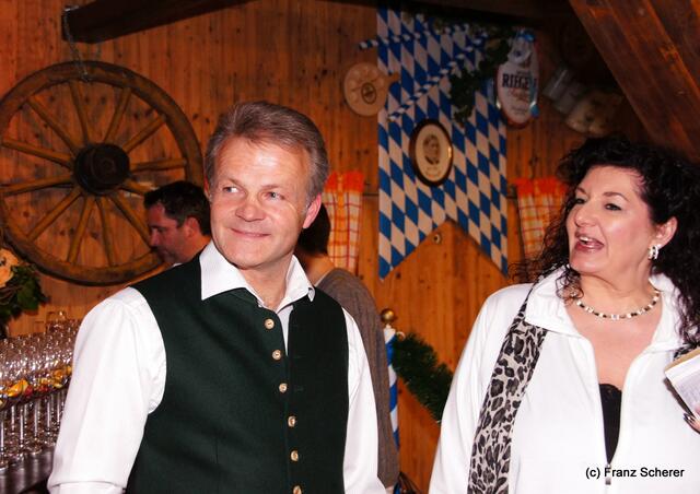 Edel & Weiß - Spitzenköche beim Themenabend in der Sterndl´ Alm auf dem Augsburger Frühjahrsplärrer. Sterndl´ Alm-Chef Edmund Diebold im Gespräch mit myheimat-Reporterin Sabina Scherer