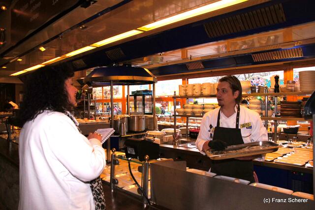 Edel & Weiß - Spitzenköche beim Themenabend in der Sterndl´ Alm auf dem Augsburger Frühjahrsplärrer. Thorsten Ludwig (Papageno Augsburg) im Gespräch mit myheimat-Reporterin Sabina Scherer