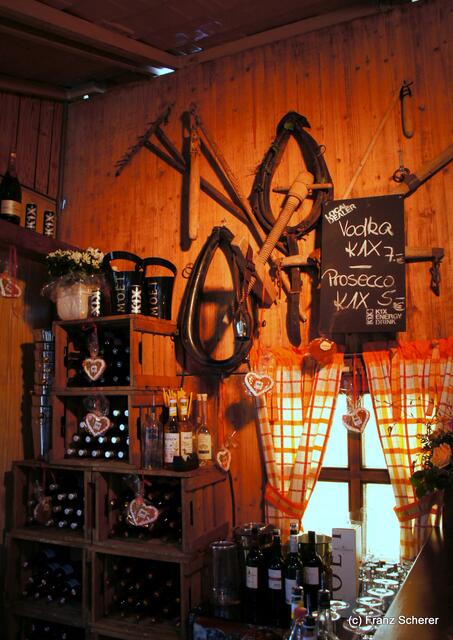 Edel & Weiß - Spitzenköche beim Themenabend in der Sterndl´ Alm auf dem Augsburger Frühjahrsplärrer. Viele Hingucker gibt es im vierten Augsburger Plärrer-Festzelt