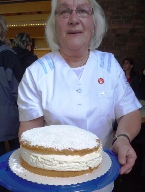 und noch ne tolle leckerere Torte, damit mir hier ja keiner umkippt