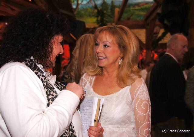 Edel & Weiß - Spitzenköche beim Themenabend in der Sterndl´ Alm auf dem Augsburger Frühjahrsplärrer. Susanne Kolb im Gespräch mit myheimat-Reporterin Sabina Scherer