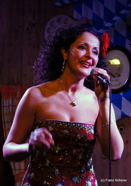 Edel & Weiß - Spitzenköche beim Themenabend in der Sterndl´ Alm auf dem Augsburger Frühjahrsplärrer. Jazz-Stimme Alexandrina Simeon