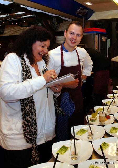 Edel & Weiß - Spitzenköche beim Themenabend in der Sterndl´ Alm auf dem Augsburger Frühjahrsplärrer. Andreas Kühner (Kühners Landhaus Kissing) im Gespräch mit myheimat-Reporterin Sabina Scherer)
