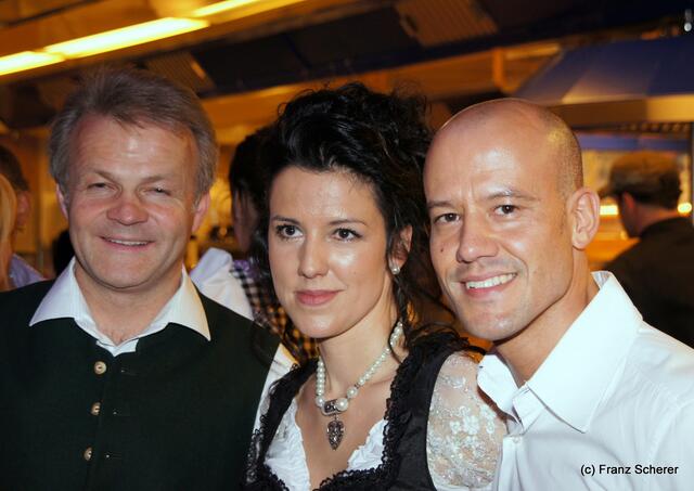 Edel & Weiß - Spitzenköche beim Themenabend in der Sterndl´ Alm auf dem Augsburger Frühjahrsplärrer. v.l.: Edmund Diebold, Nicole und Christian Balletshofer