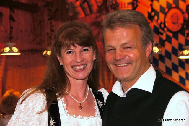 Edel & Weiß - Spitzenköche beim Themenabend in der Sterndl´ Alm auf dem Augsburger Frühjahrsplärrer. Sterndl´ Alm-Chef Edmund Diebold und Isabella Richter