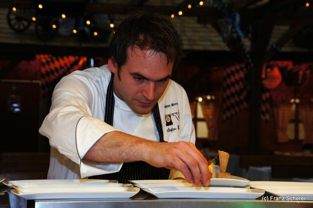 Edel & Weiß - Spitzenköche beim Themenabend in der Sterndl´ Alm auf dem Augsburger Frühjahrsplärrer. Stefan Fuß (Goldener Stern Rohrbach)