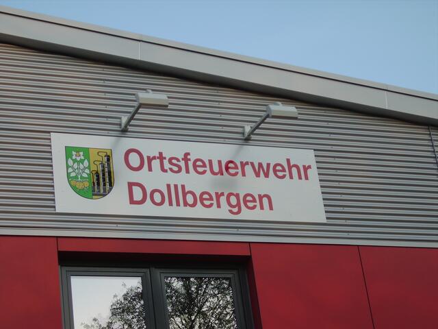 Imposanter Anblick - moderner Stil: das Neue Feuerwehrhaus in Dollbergen