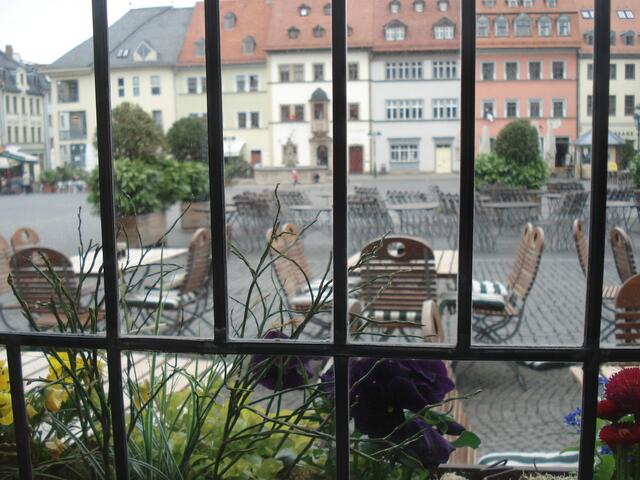 Ausruhen hinter den Gittern.....