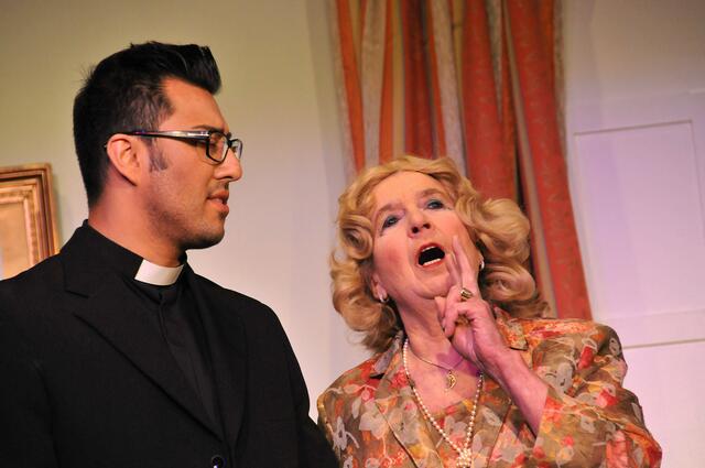 Auch Kanischka Anwari sucht als Kanonikus Fitch sein Glück. Der Bischof hat ihm zu einer Frau geraten.