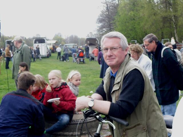 . . . auch Bürgermeister Alfred Baxmann statte dem Pferde- und Hobbytiermarkt einen Besuch ab . . .