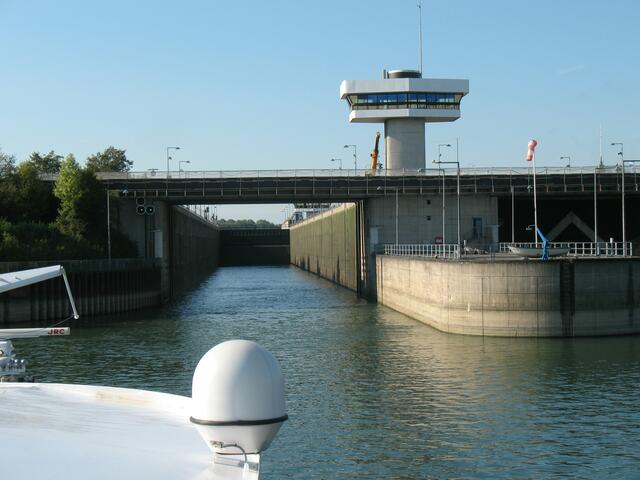 Schleuse Iffezheim.
