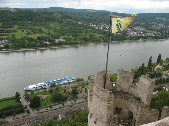 Blick von der Marksburg auf die RHEIN PRINZESSIN.