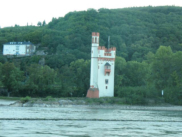 Mäuseturm im Rhein.