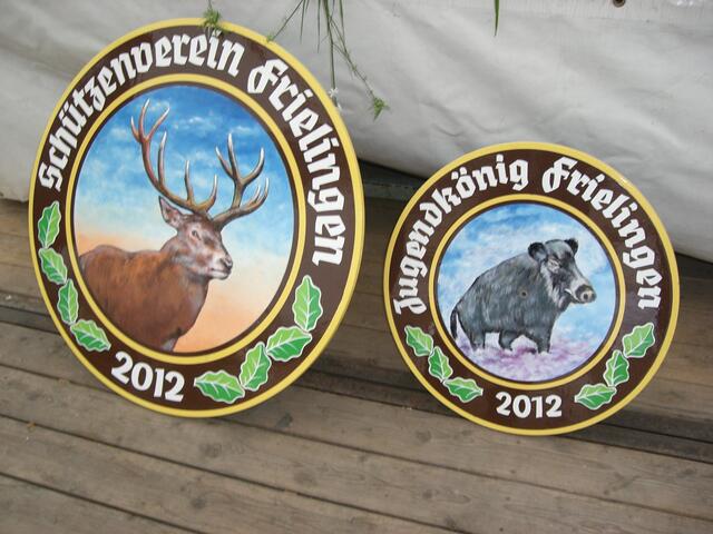 Die Schützenkönigsscheiben warten auf ihren neuen König.