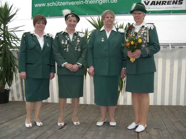 3. Dame Christina Öhlschläger, 2. Dame Andrea Mörstedt, 1.Dame Kerstin Grimm, Damenkönigin Heidemarie Wehrmann