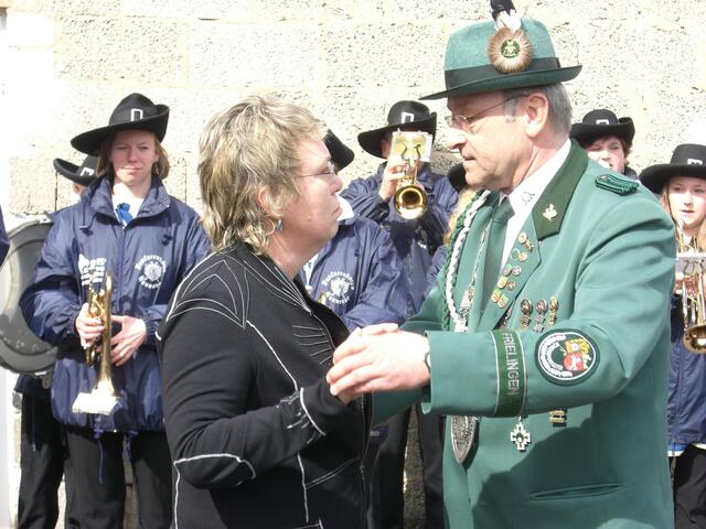 Auf dem Hof von Walter Wegner, der Ehrentanz für den Kreisschützenkönig 2012