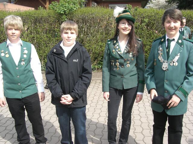 3. Knappe Jonas Scholz, 2. Knappe Jonas Mörstedt, 1. Knappe Yvonne Prinzhorn, Jugendkönig Andre Prinzhorn