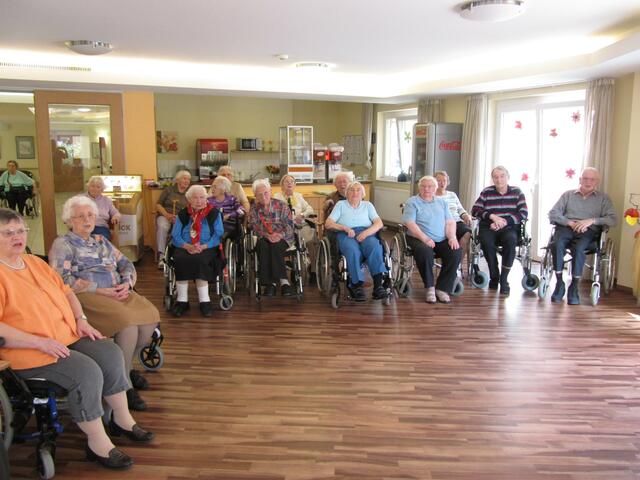 Es wird mitgesungen.