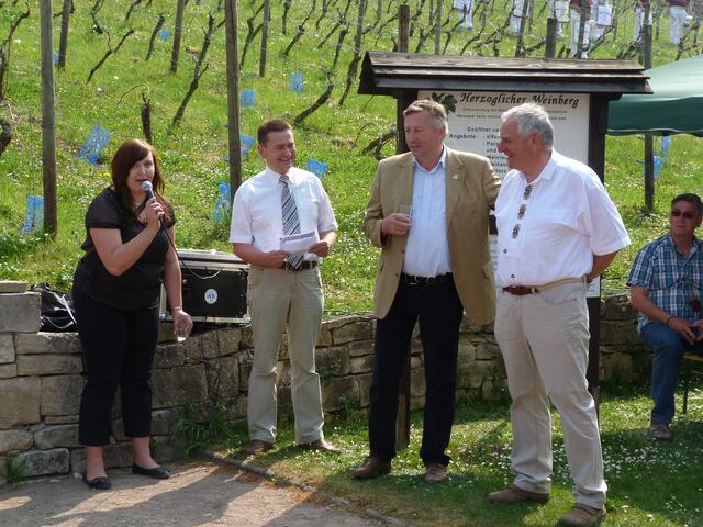 Freyburgs Bürgermeister Udo Mänicke, Weinbaupräsident Siegfried Boy und Martin Bertling. (v.l.)