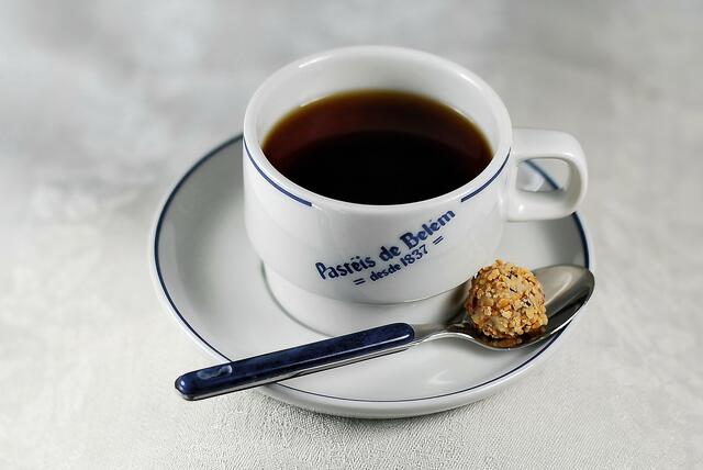 Wie man sieht, passt der 'moderne' Kaffeelöffel gut zur Tasse ...