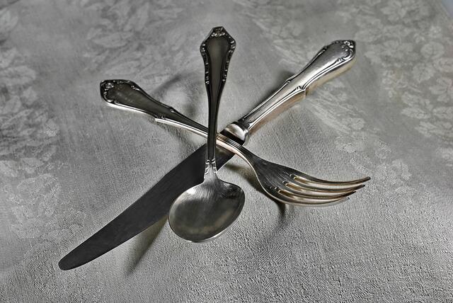 Messer - Gabel - Löffel - & wann kommt das Essen ???