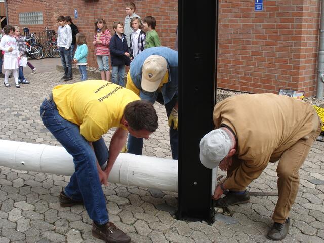 Einige kräftige Bolzen geben sicheren Halt