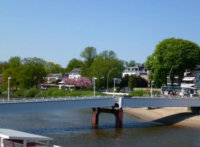 Brücke zum Schiffsanleger "Teufelsbrück"