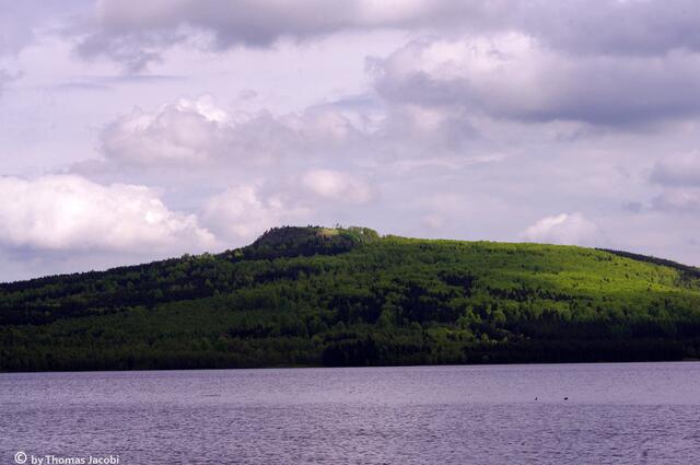 Blick hinauf zum Haßberg.