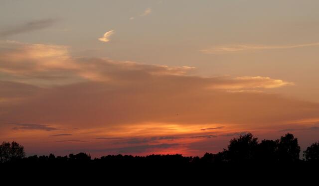 ...und immer wieder verabschiedet sich der Tag mit traumhaften Sonnenuntergängen, die uns in eine gute Nacht begleiten.