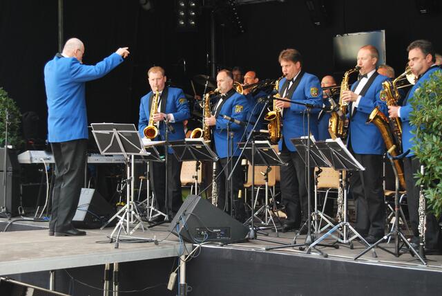 Auf die Herren: Die Bigband der Landespolizei Sachsen-Anhalt gastierte in Naumburg.