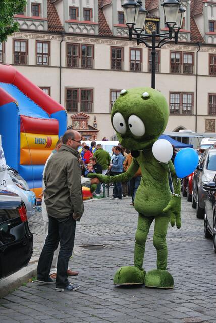 Alien? Galaktikus, Maskottchen der MZ-Kinderzeitung, unterwegs.