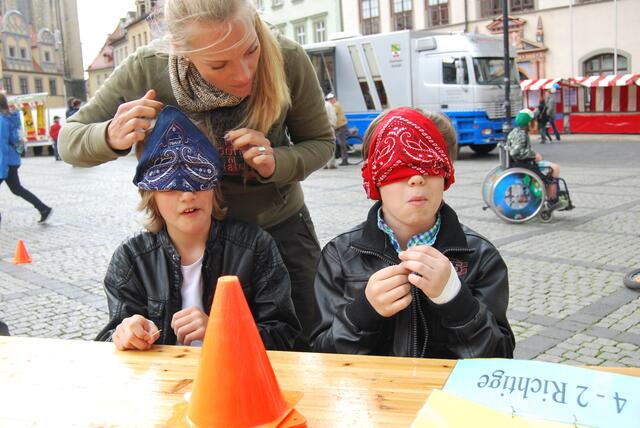 Blindverkostung: Die Caritas war mit einigen Spielen und Stationen vor Ort.