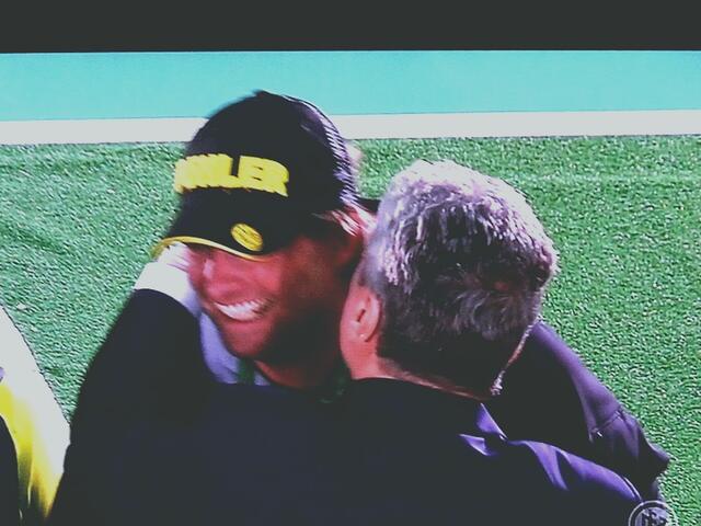 was unser Bundespräsident dem Schlappi wohl ins Ohr flüstert?