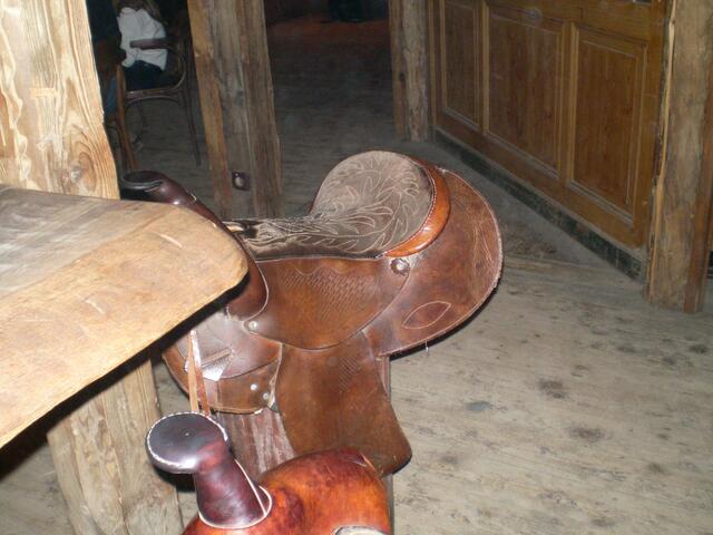 ich habe noch einen Sattel über, ich glaube so eine Sitzgelegenheit baue ich mir auch,...