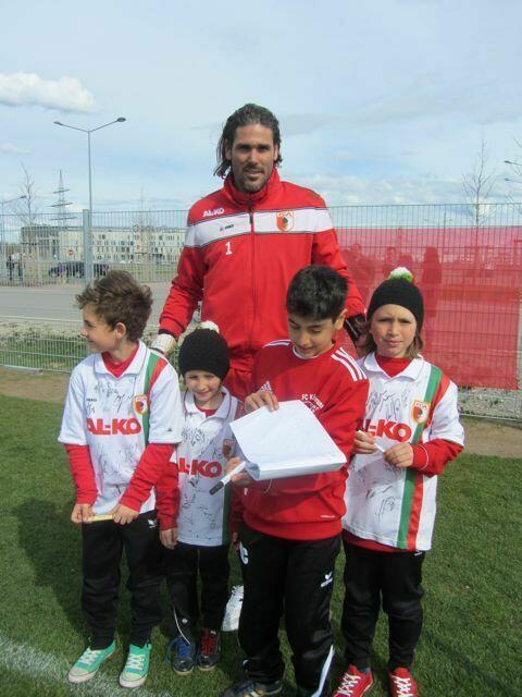 Simon Jentzsch mit den Jungs von FCK