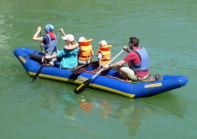 schneller,wir müssen das Floß noch erwischen !!