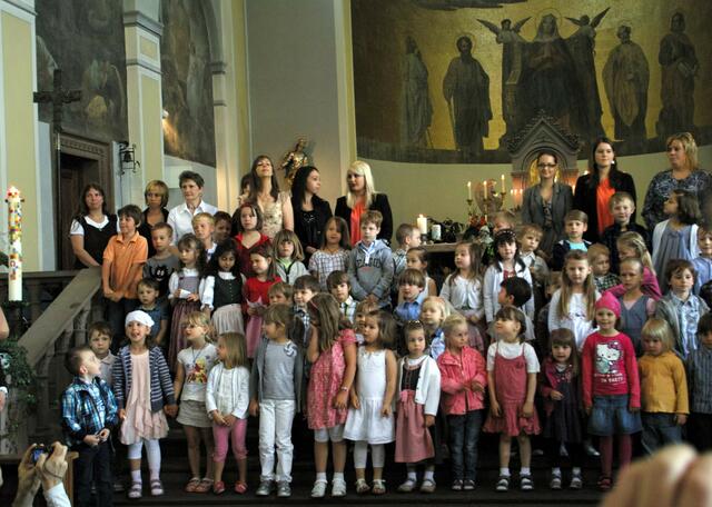 Überall hier bei uns. Wo Kinder teilen, ist sie da