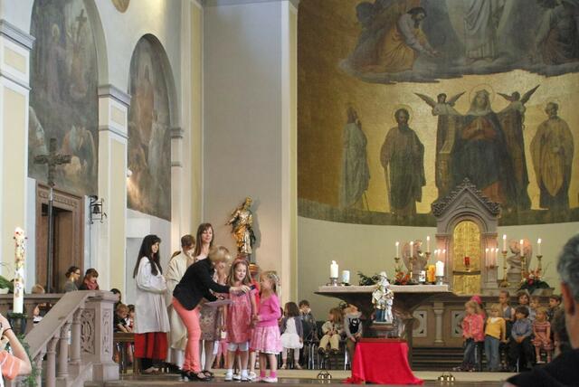 Sankt Anna hat bestimmt Freude an den Kindern